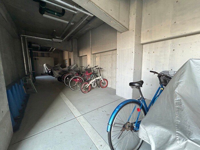 物件外観写真4　(駐輪場)