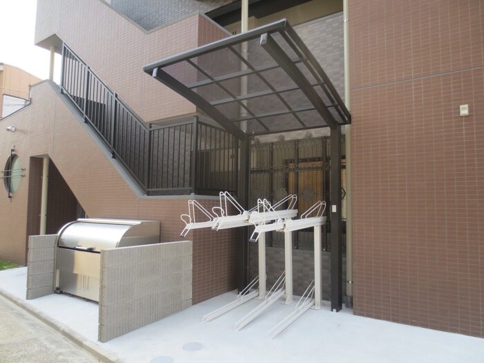 物件外観写真5　(駐輪場)