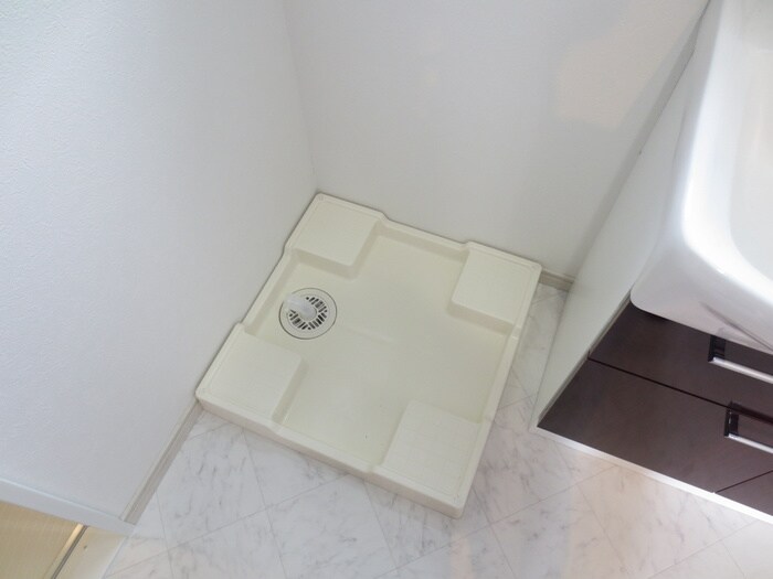 物件内観写真12　(洗濯機置場)