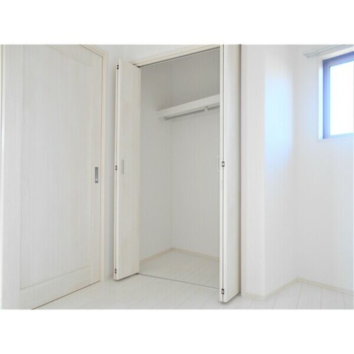 物件内観写真4　(収納)