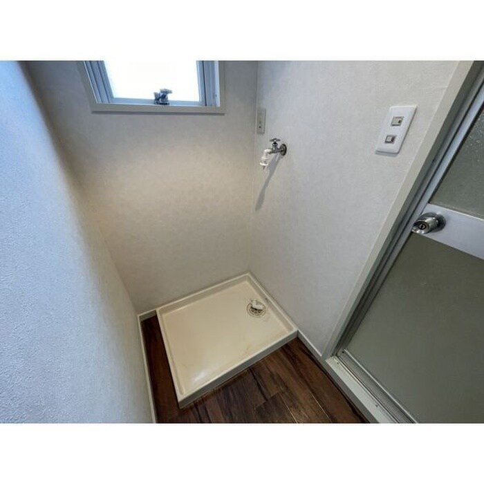 物件内観写真13　(洗濯機置場)