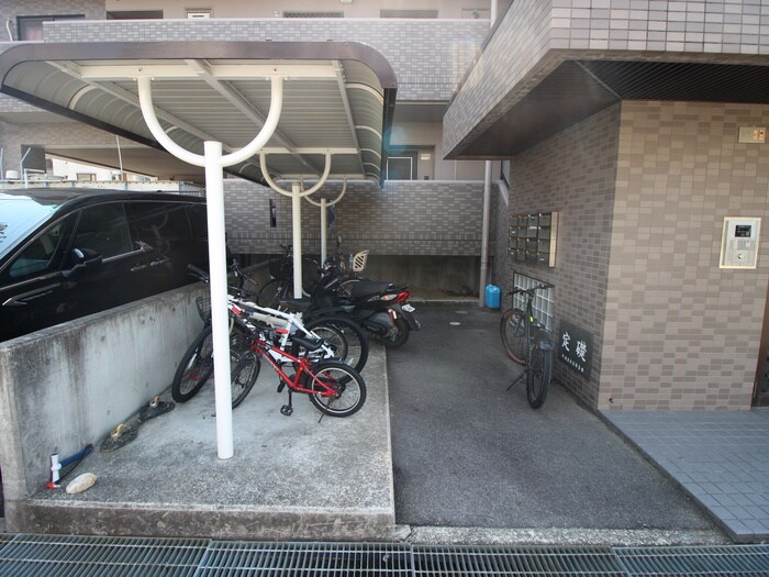 物件外観写真4　(駐輪場)