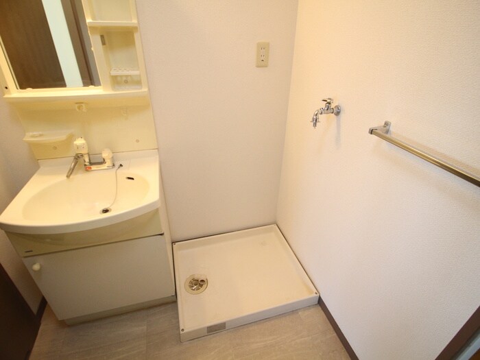 物件内観写真15　(洗濯機置場)