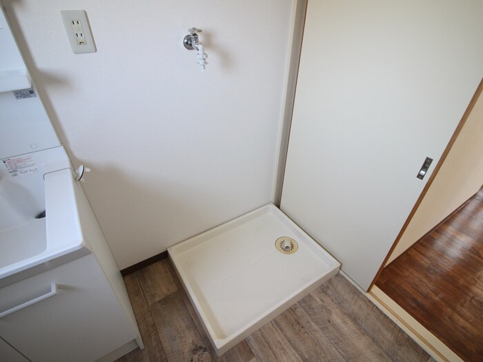 物件内観写真18　(洗濯機置場)