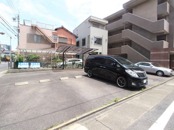 物件外観写真3　(駐車場)