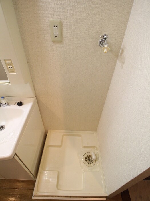 物件内観写真13　(洗濯機置場)