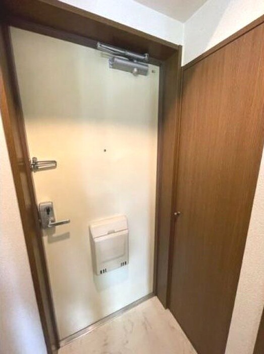物件内観写真14　(玄関)