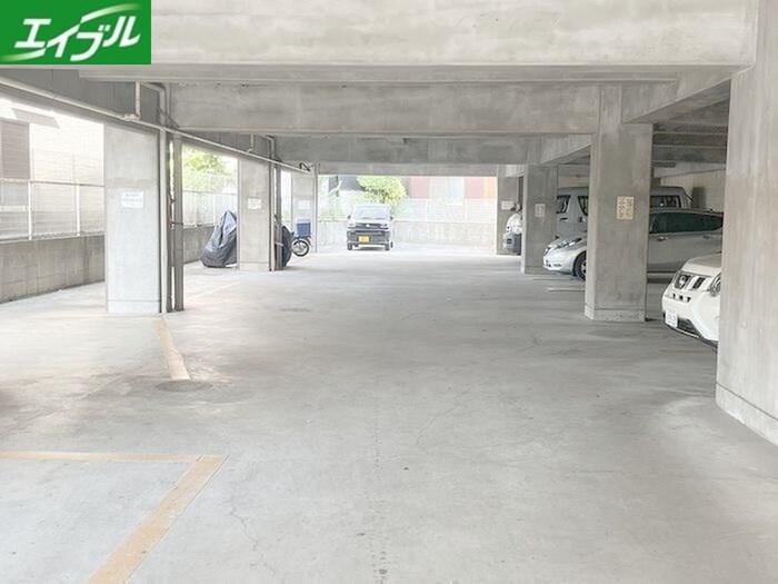 物件外観写真3　(駐車場)