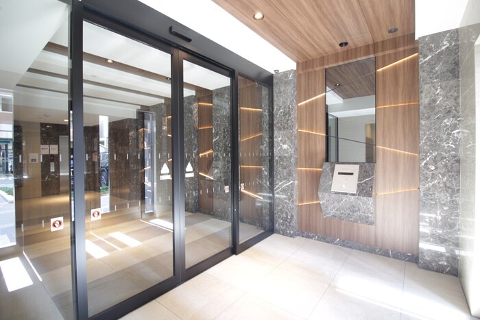 物件外観写真2　(エントランス部分)