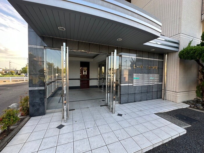 物件外観写真5　(エントランス部分)