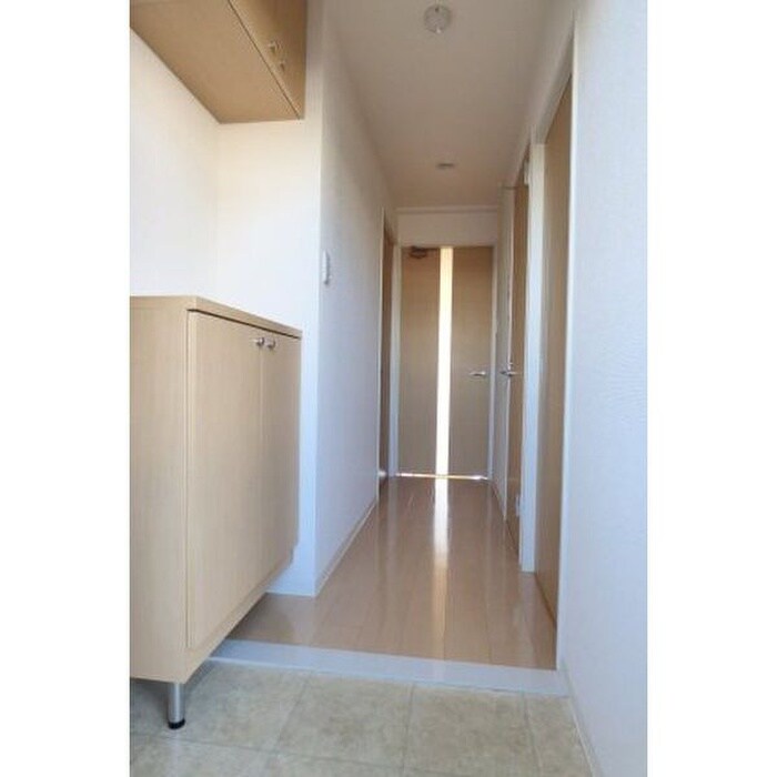 物件内観写真12　(玄関)