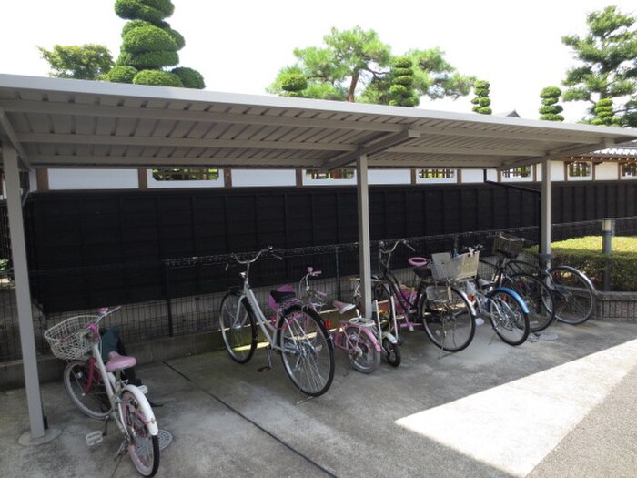 物件外観写真4　(駐輪場)