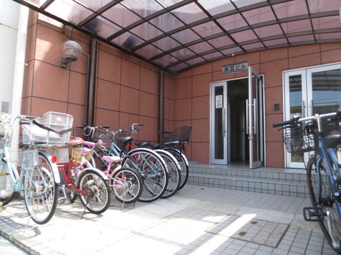 物件外観写真2　(エントランス部分)