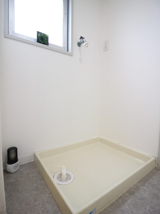 物件内観写真16　(洗濯機置場)