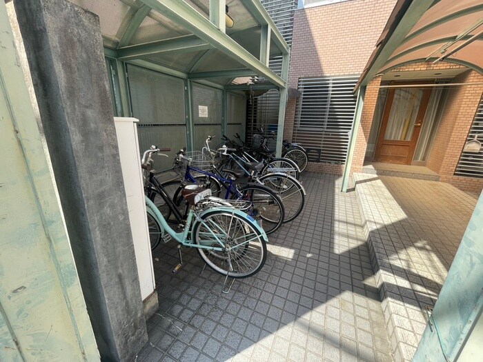 物件外観写真3　(駐輪場)