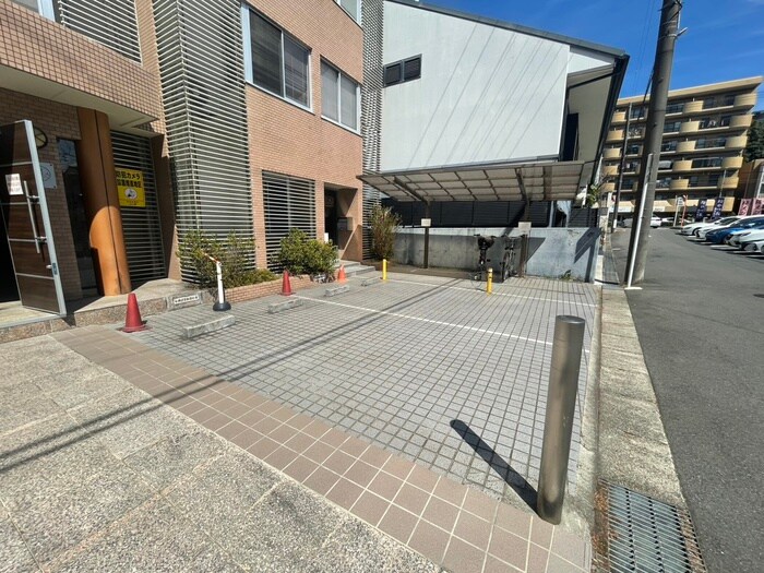 物件外観写真4　(駐車場)