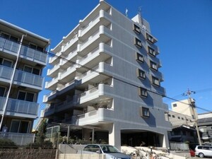 港がみえるマンション外観写真