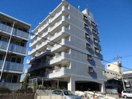 港がみえるマンション外観写真