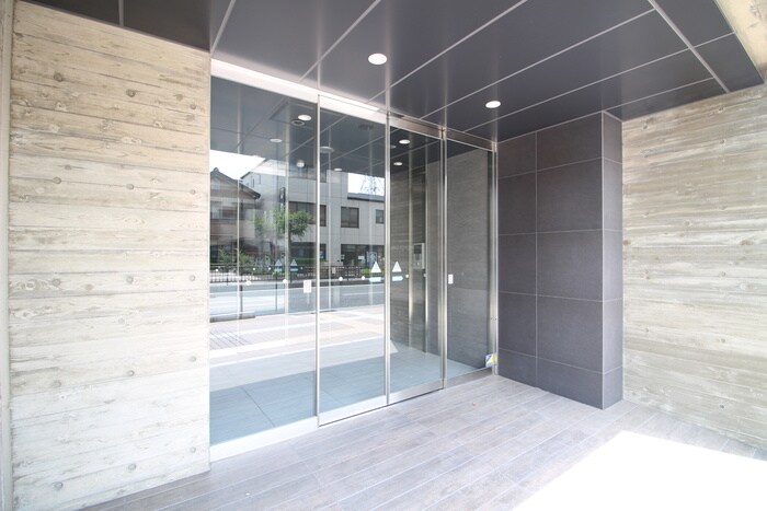 物件外観写真2　(エントランス部分)