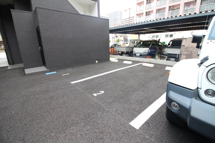 物件外観写真3　(駐車場)