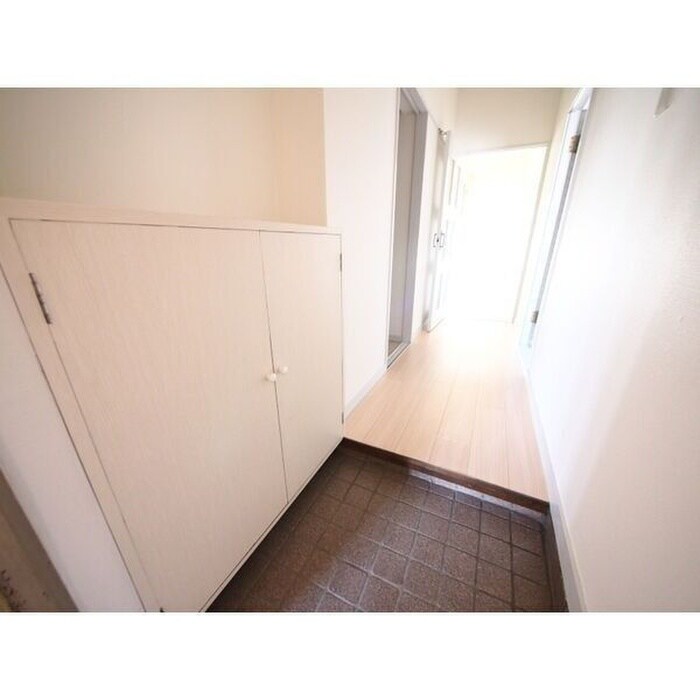 物件内観写真12　(玄関)