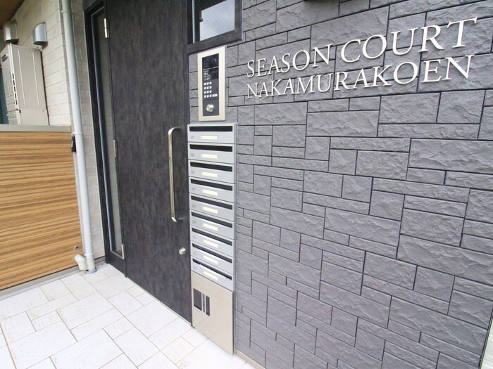 物件外観写真3　(エントランス部分)