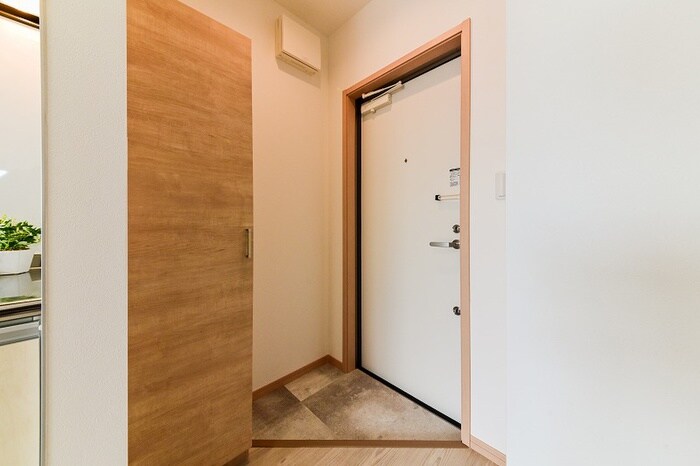 物件内観写真13　(玄関)