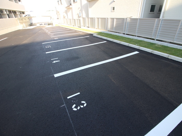 物件外観写真2　(駐車場)