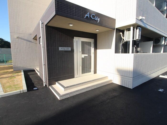 物件外観写真4　(エントランス部分)