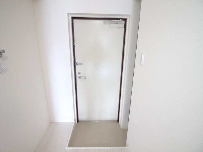 物件内観写真17　(玄関)