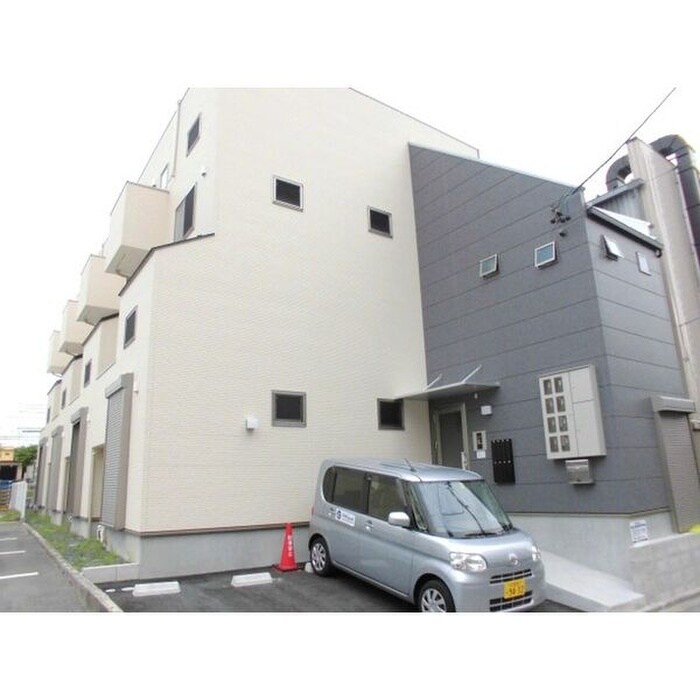 物件外観写真2　(駐車場)