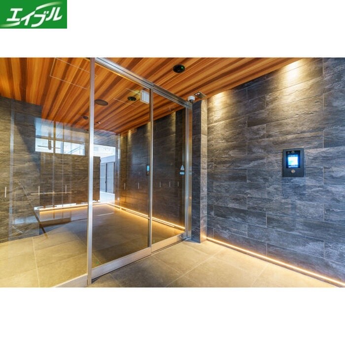 物件外観写真5　(エントランス部分)