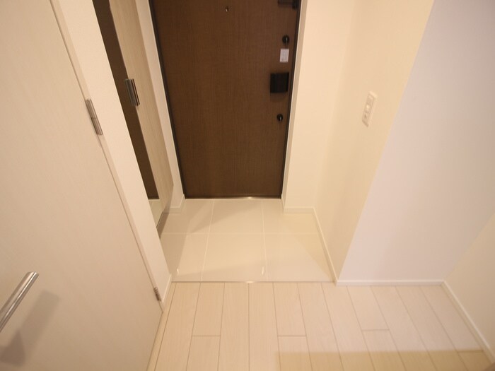 物件内観写真17　(玄関)