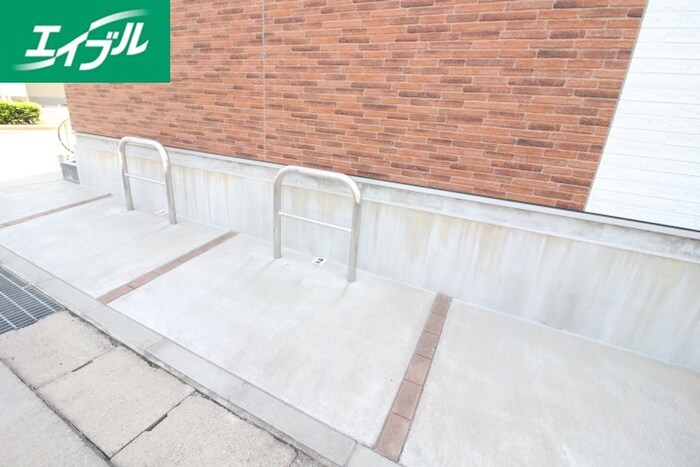 物件外観写真3　(駐輪場)