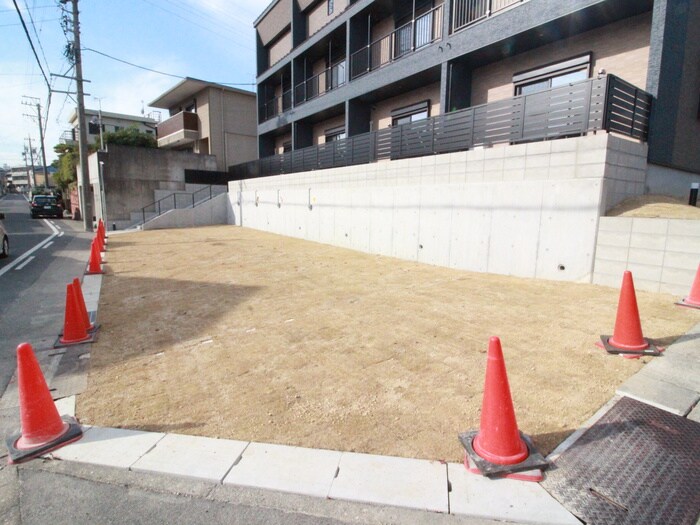 物件外観写真4　(駐車場)