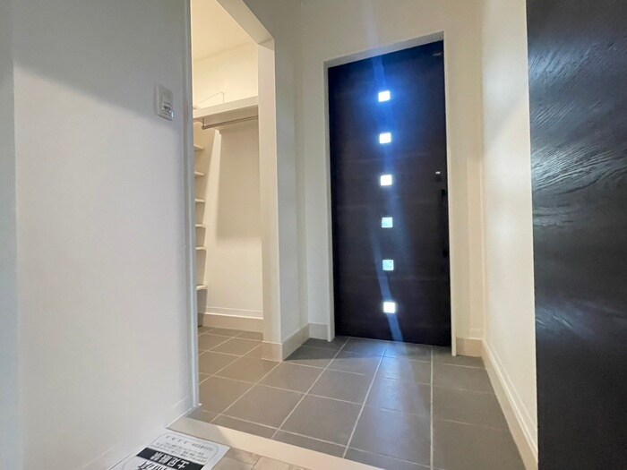 物件内観写真21　(玄関)