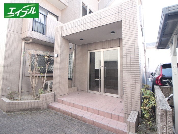 物件外観写真2　(エントランス部分)