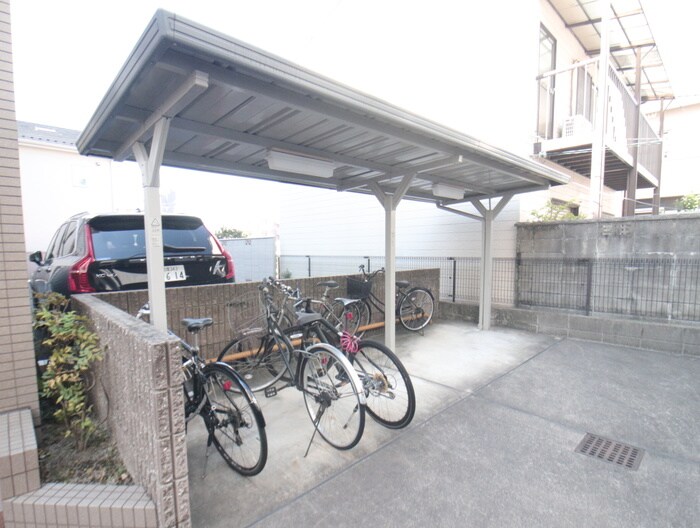 物件外観写真6　(駐輪場)