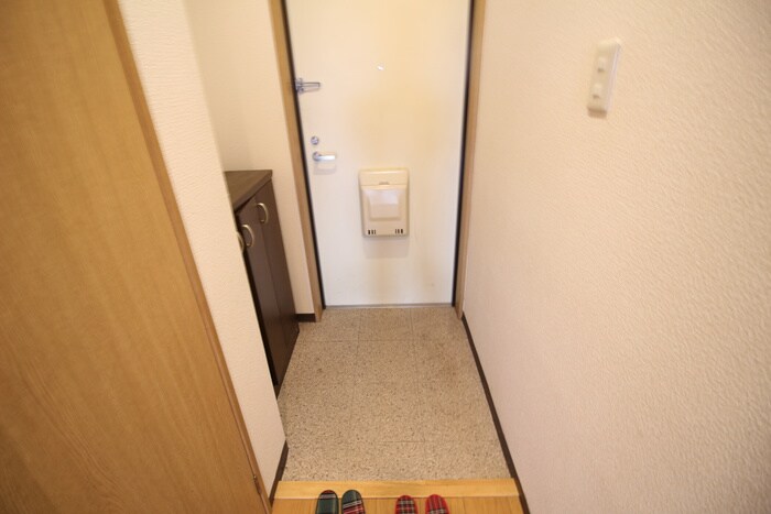 物件内観写真16　(玄関)