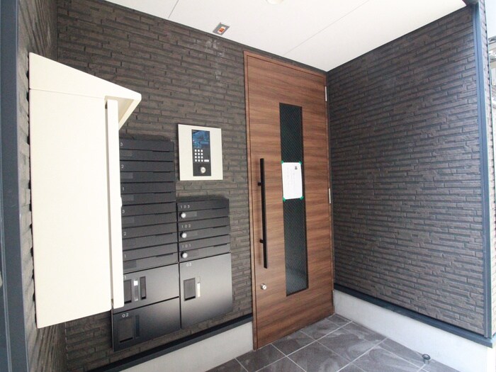 物件外観写真4　(エントランス部分)