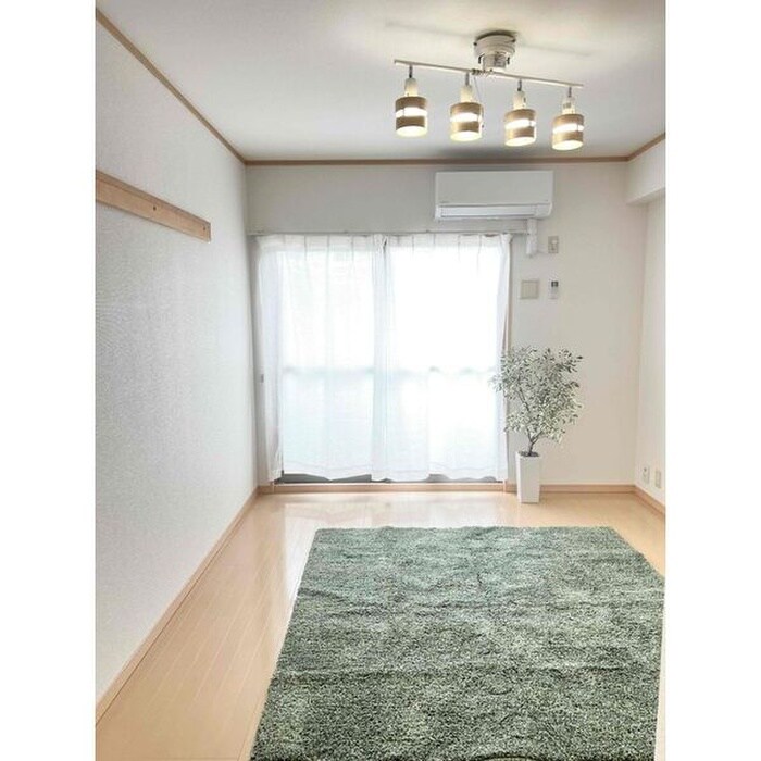 物件内観写真2　(居室)