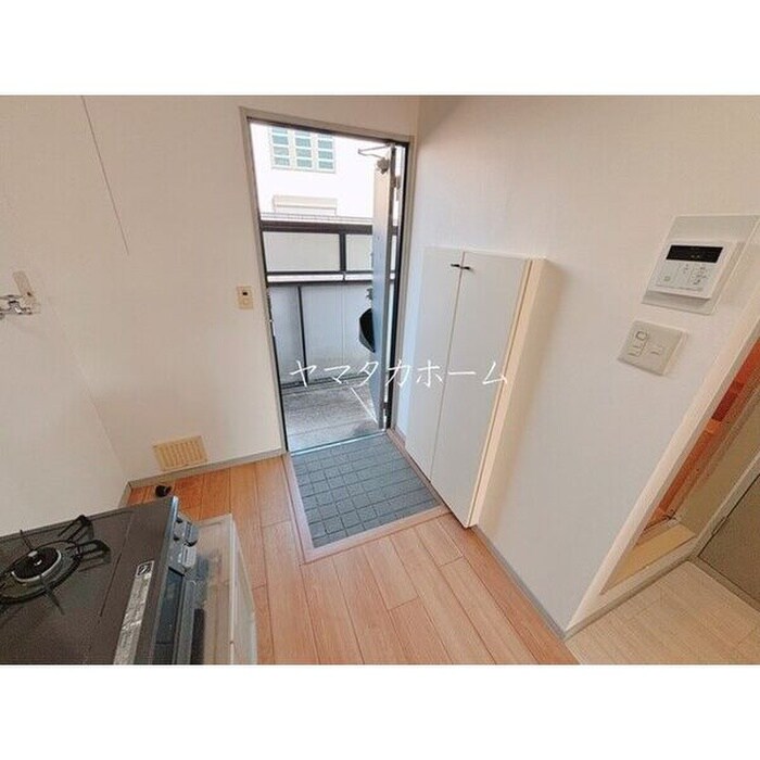 物件内観写真10　(玄関)