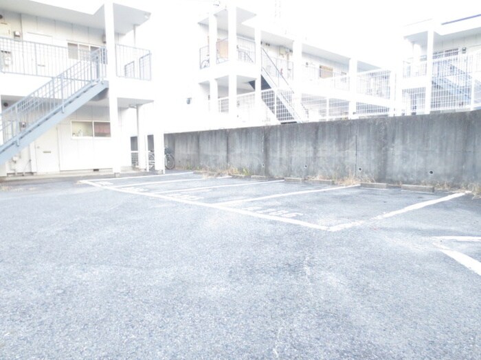 物件外観写真6　(駐車場)