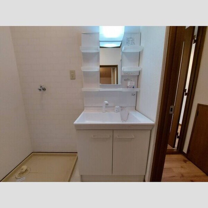 物件内観写真9　(洗濯機置場)