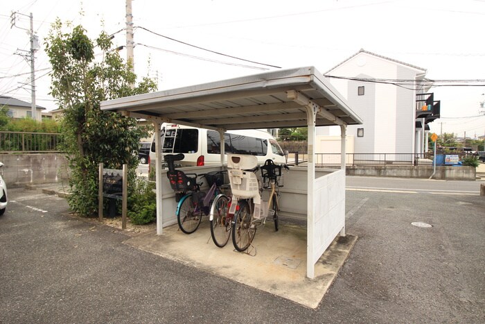 物件外観写真3　(駐輪場)