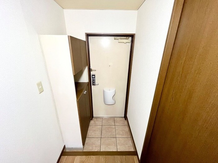 物件内観写真17　(玄関)