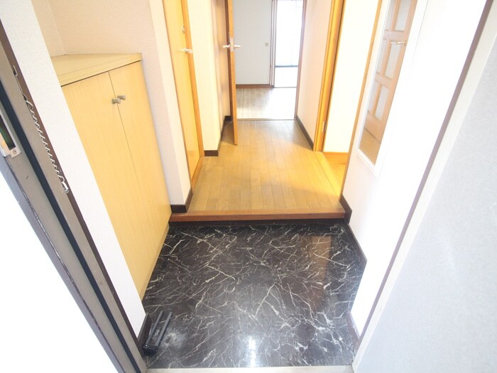 物件内観写真12　(玄関)