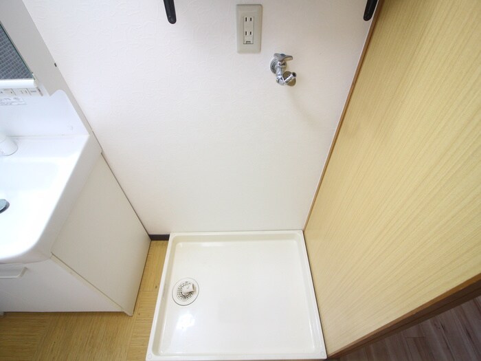 物件内観写真15　(洗濯機置場)