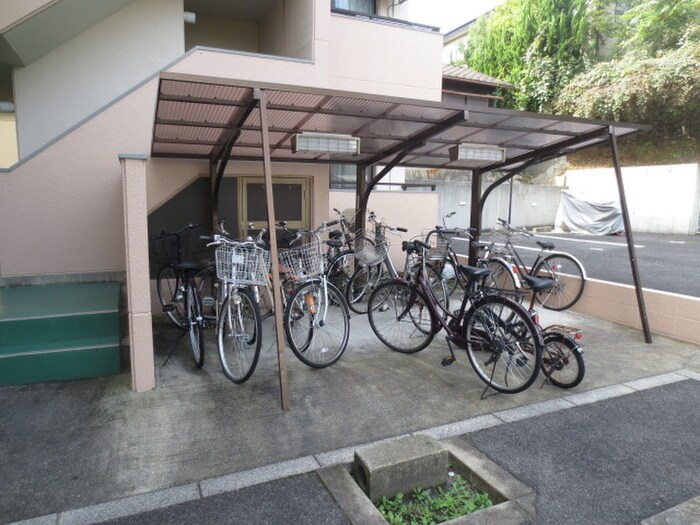 物件外観写真4　(駐輪場)