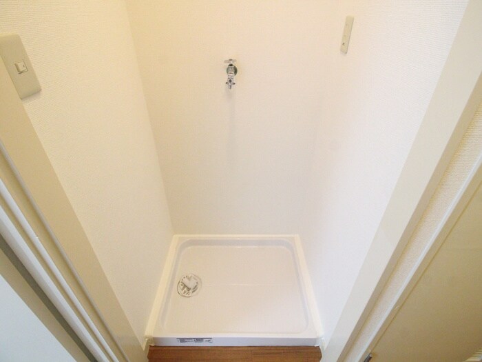 物件内観写真12　(洗濯機置場)